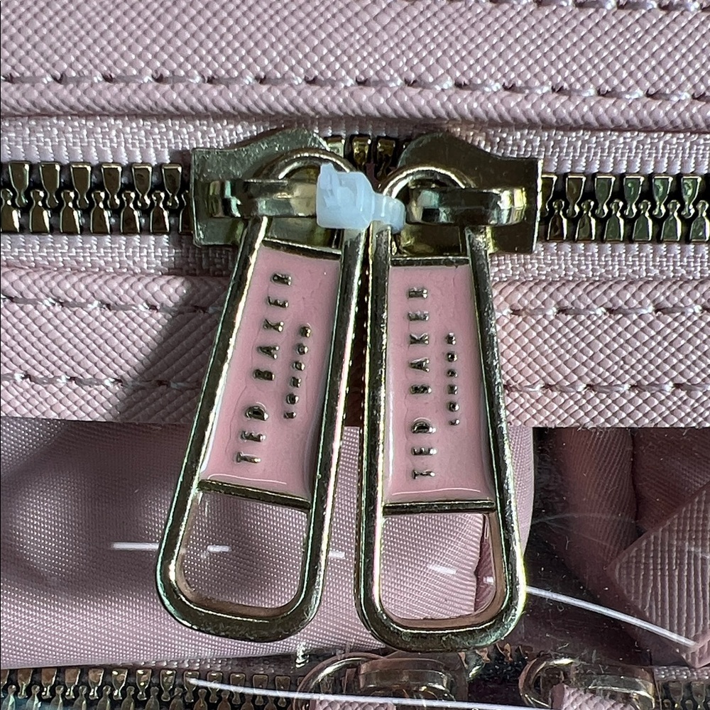 Ted Baker | “Cloud Pink” 4pc Train Case Set - Picture 7 of 7